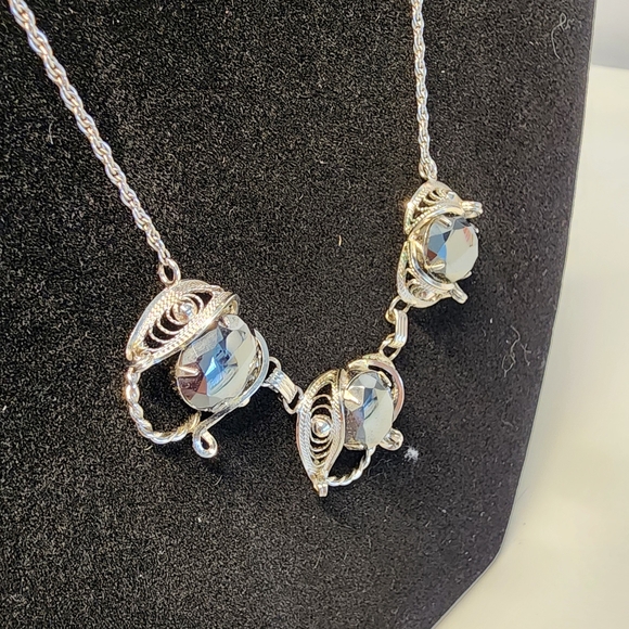Elegant Silver and Blue Necklace - Picture 4 of 5